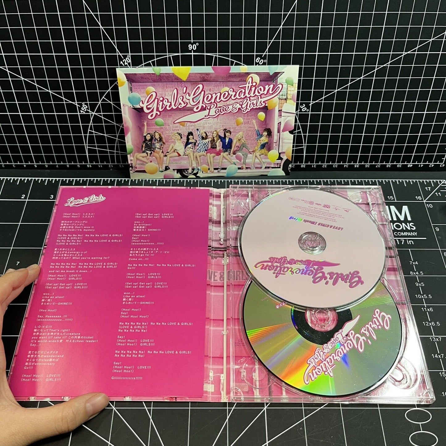 Girls' Generation The 7th Japan Single Album Love & Girls (Dance Version)