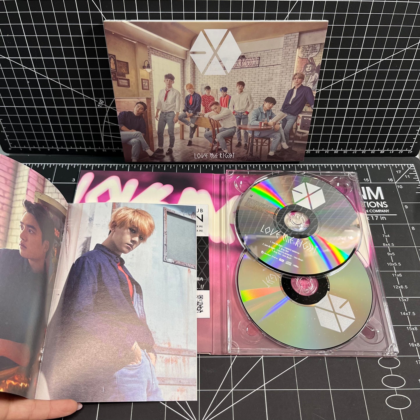 EXO The 1st Japan Album Love Me Right (Romantic Universe Ver.) - No Photocard