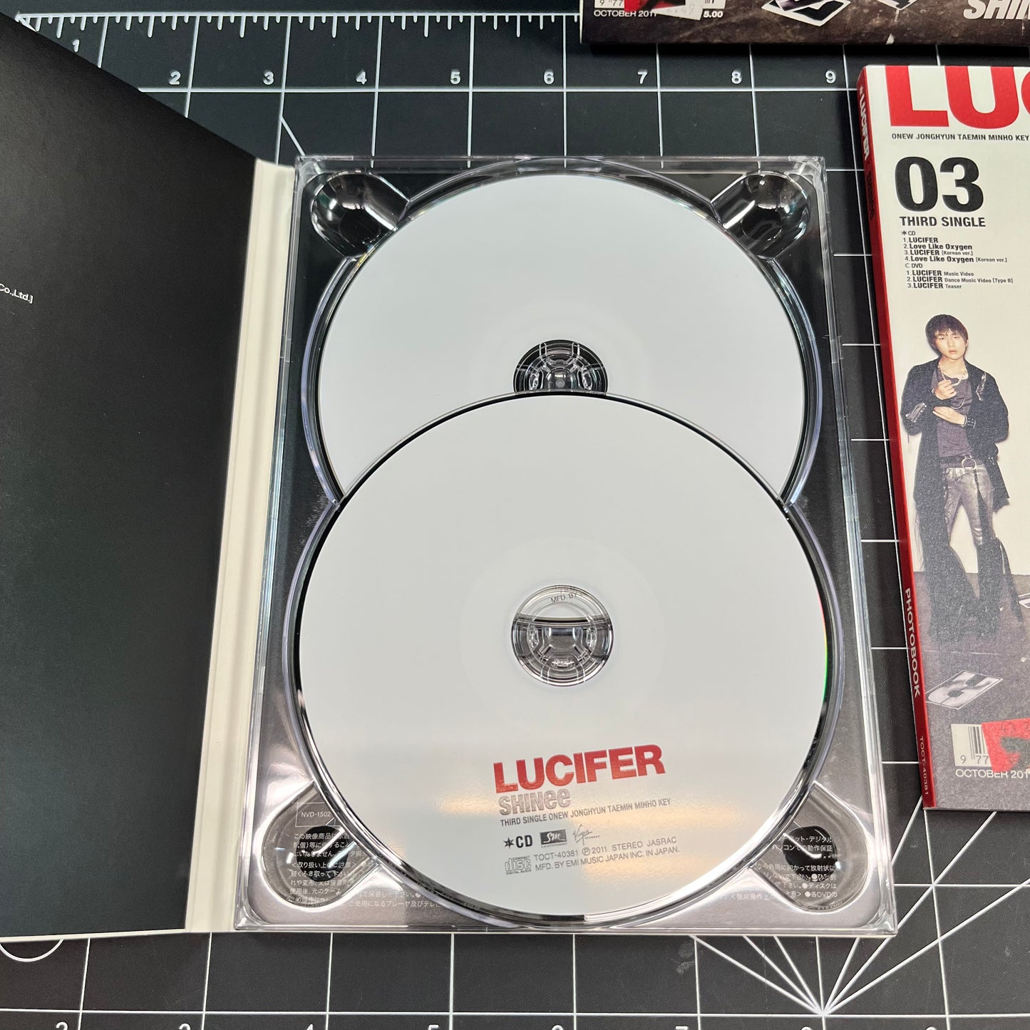 SHINee LUCIFER 03 Third Japan Single Type B - Photobook & Twintray (CD & DVD)