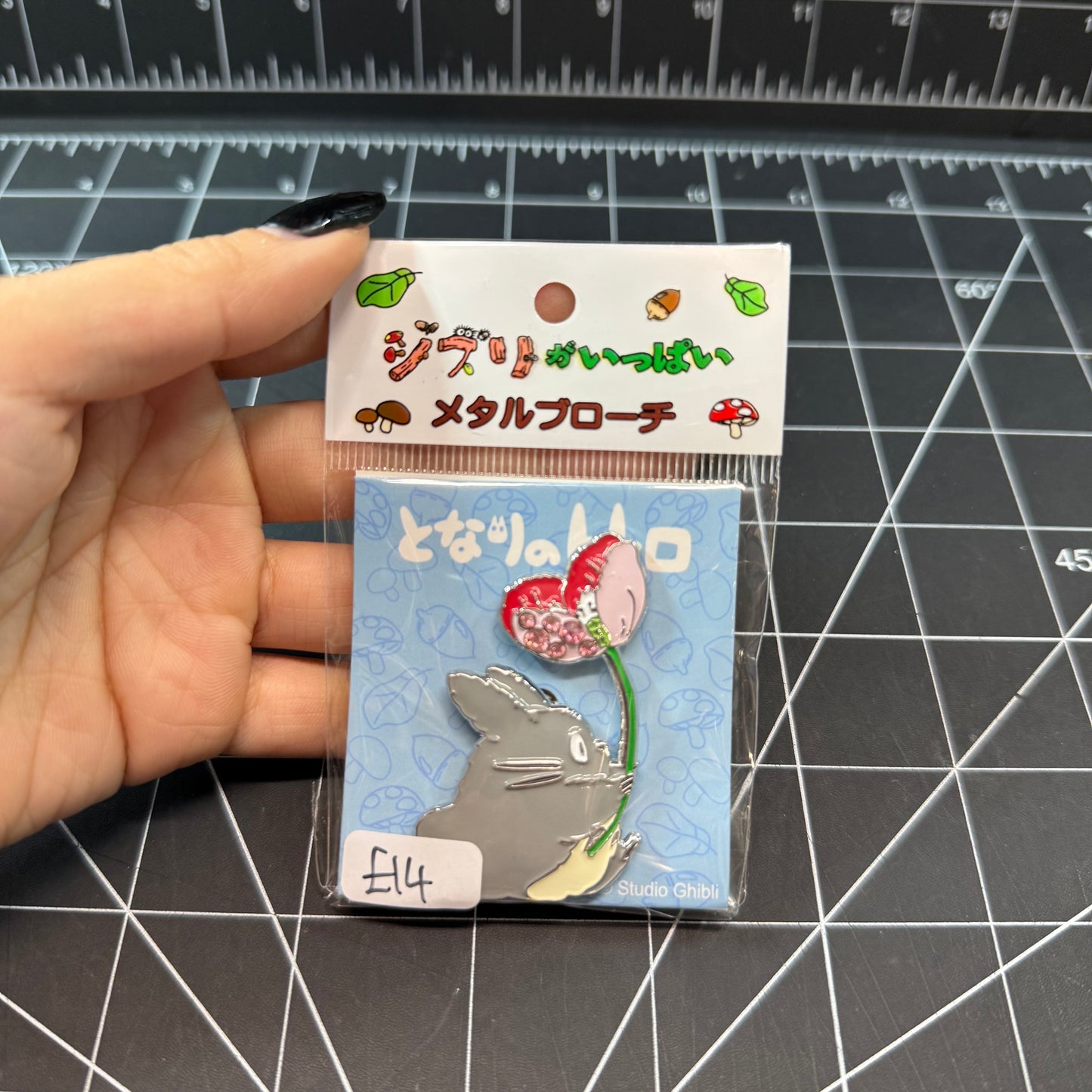 Studio Ghibili My Neighbor Totoro Totoro Flower Metal Brooch/Badge