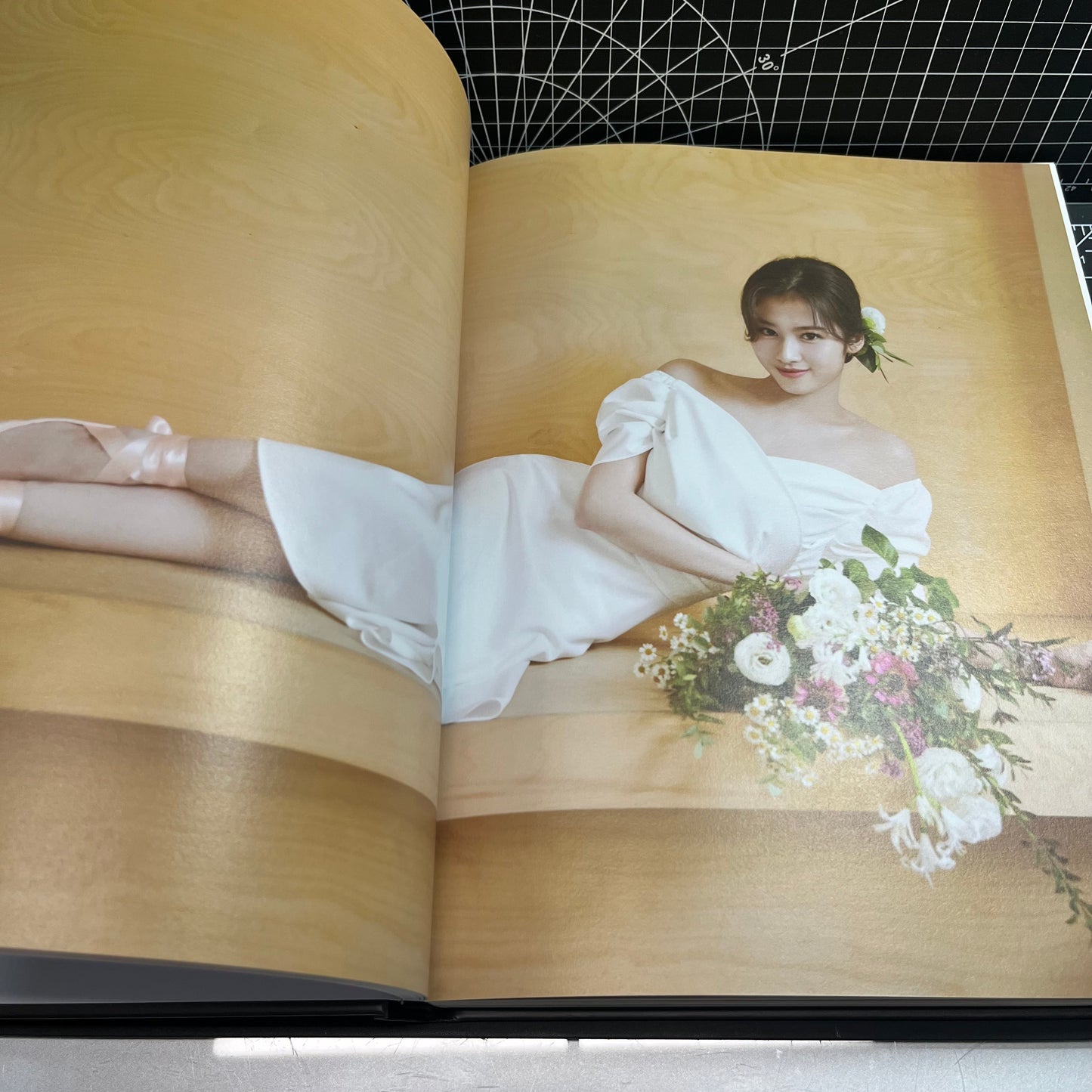 TWICE The 1st Photobook Yes, I am Sana. (Black Version)