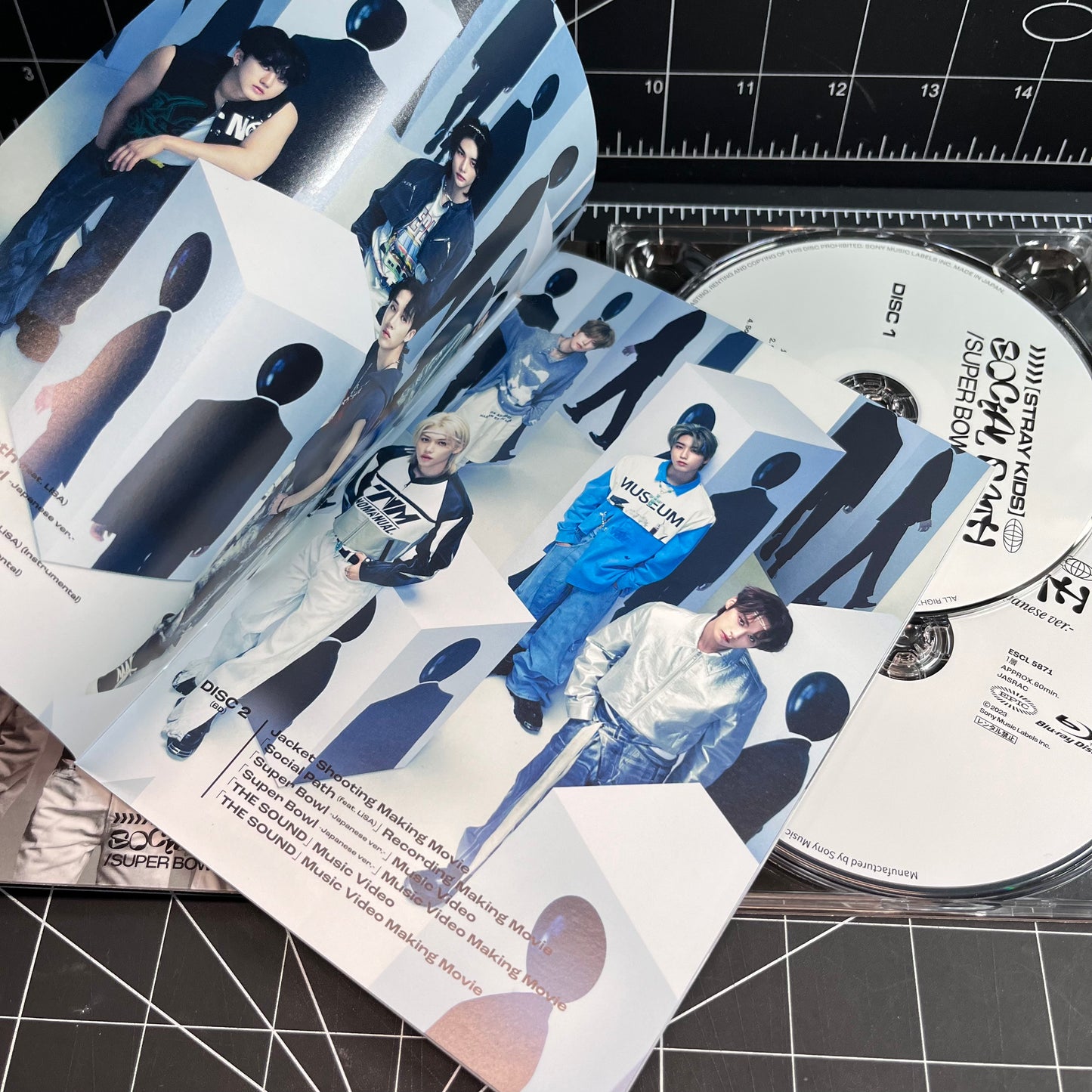 Stray Kids Social Path (feat. LiSA)/Super Bowl Japanese Ver. (Limited Type A)